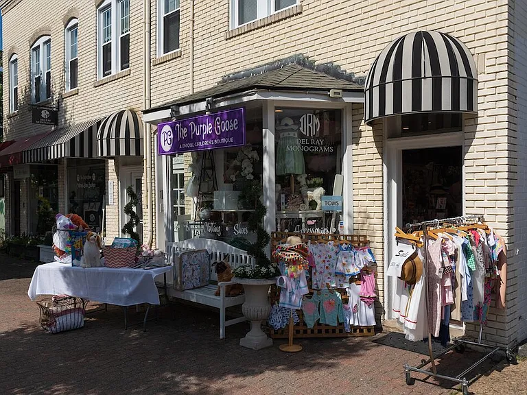 2302 Sanford St — Photo 40