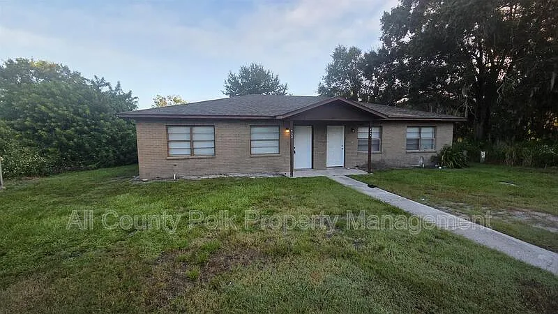 2 bed, 1.0 bath, 850 sqft, $925 — Photo 2