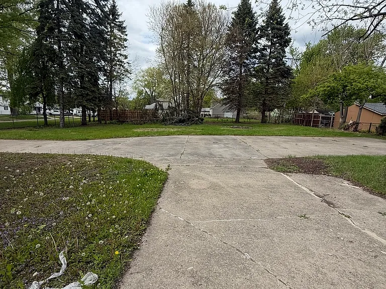 6383 Princess St — Photo 13