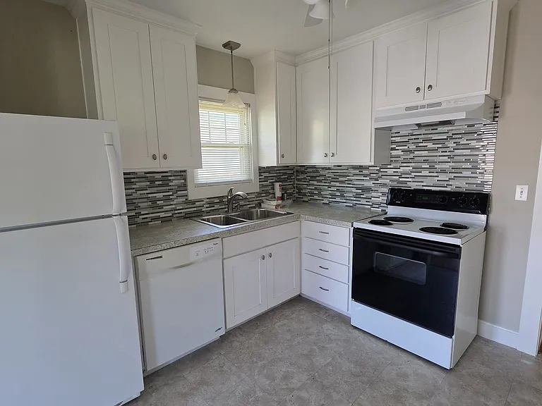 1432 W 48th St #1 — Photo 3