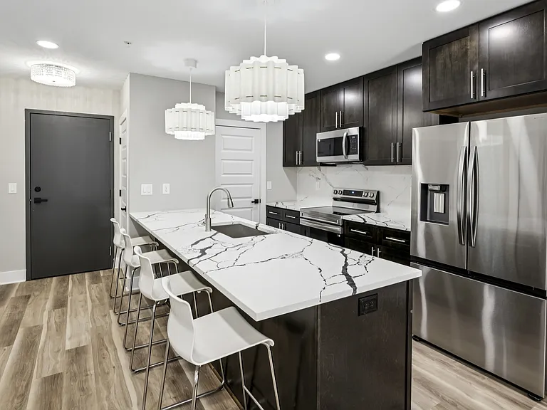 The Tucker Luxury Apartments — Photo 14