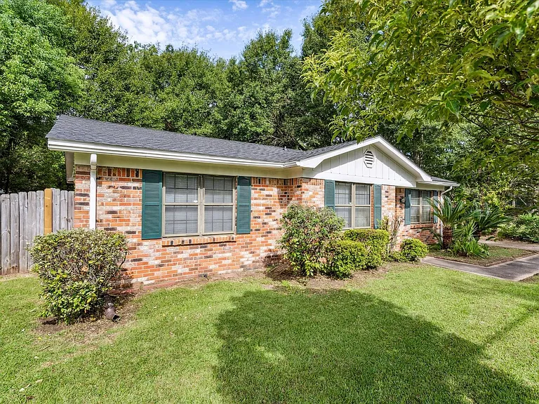 504 Farnell Ln — Photo 18