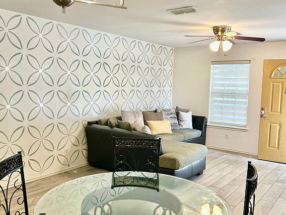 3rd image of 710 Sonesta Dr APT 1