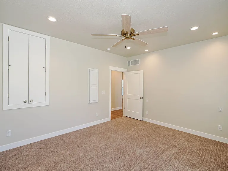 251 E 1280 N — Photo 28