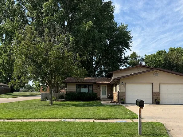 208 Shannon Rd, Seward, NE 68434