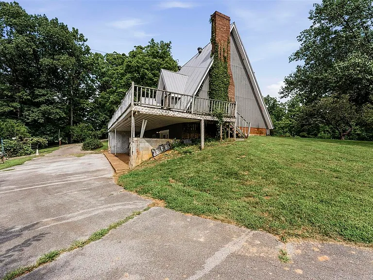 168 Halfway Rd — Photo 4
