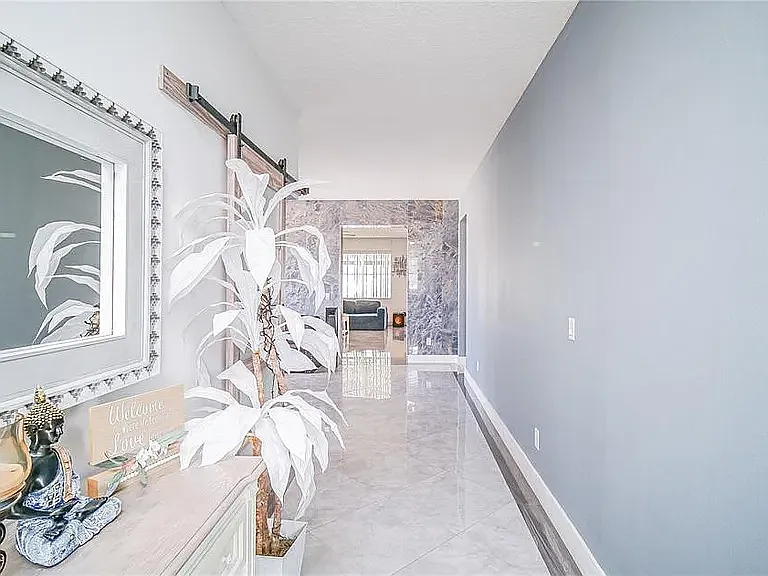 523 Cascading Creek Ln — Photo 19