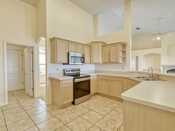 3rd image of 940 Cornell Ave