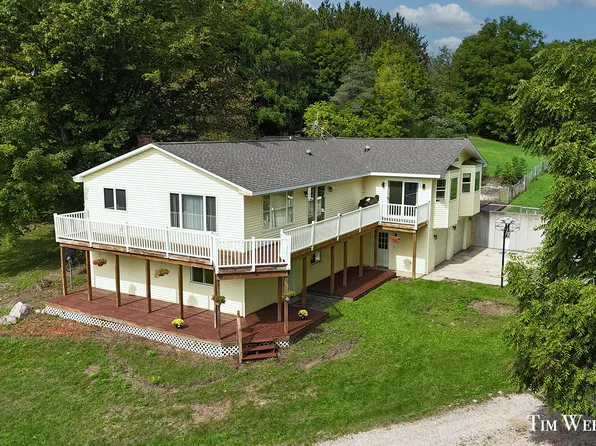 21556 One Mile Rd, Reed City, MI 49677