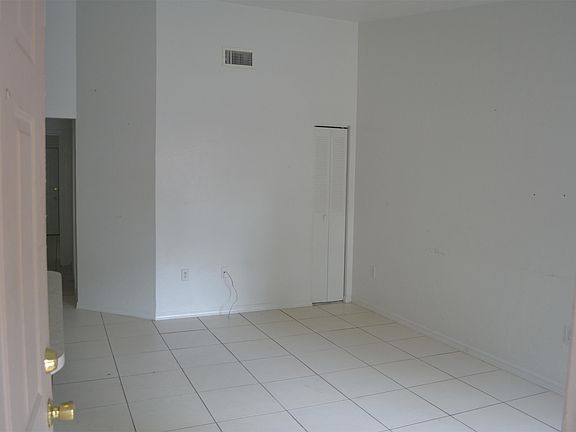 5th image of 920 NE 18th St