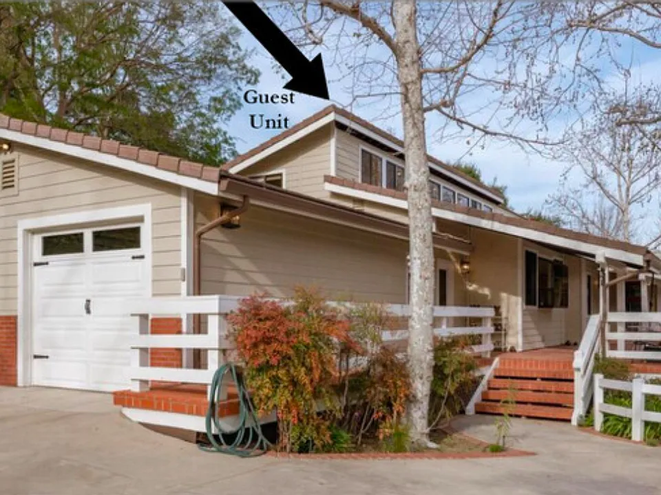 6231 Fairview Pl