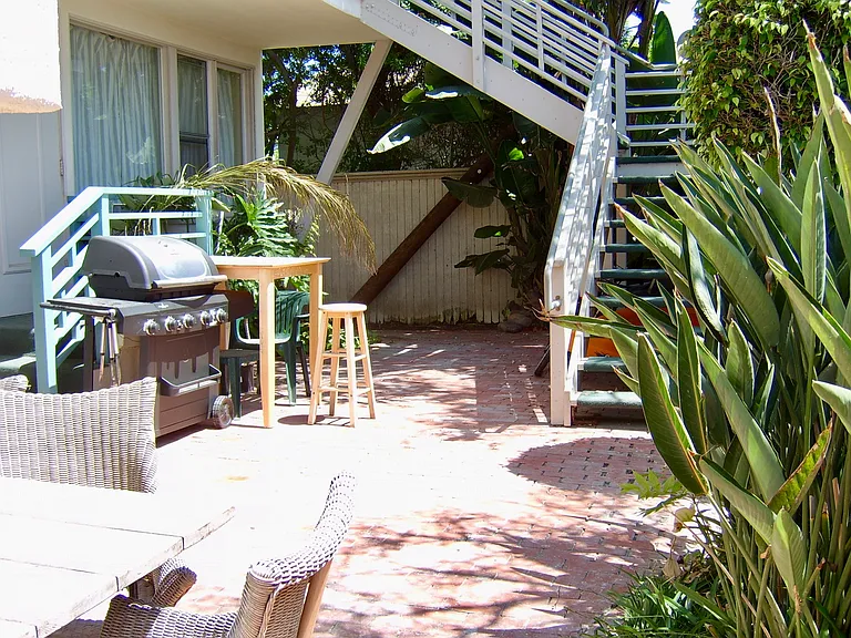 235 Bonair St — Photo 9