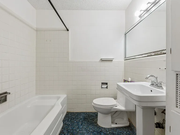 3810 Avenue H — Photo 18