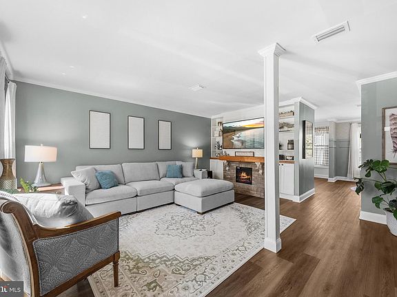 4th image of 14206 Royal Oak Ln
