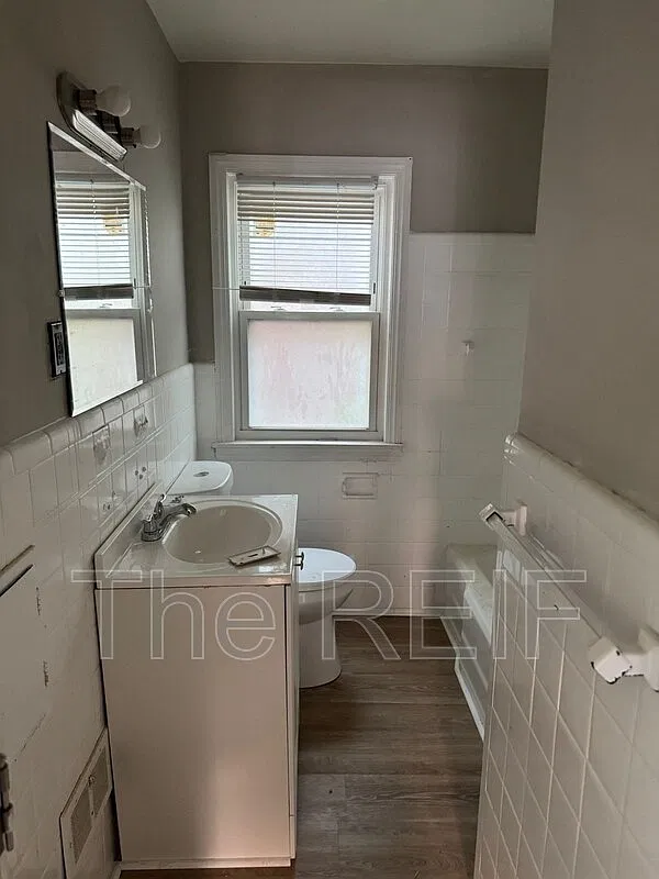 3 bed, 1.0 bath, 1115 sqft, $1,350 — Photo 3