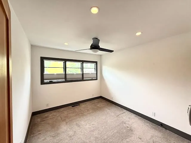 2594 Roosevelt Ave — Photo 9