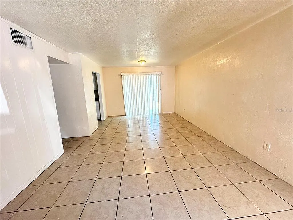 2 bed, 1.0 bath, 625 sqft, $825 — Photo 3