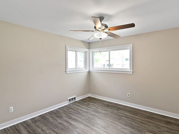 2nd image of 26251 Pinehurst St #251D