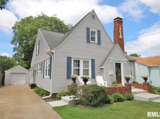 1121 S 6th St, Pekin, IL 61554