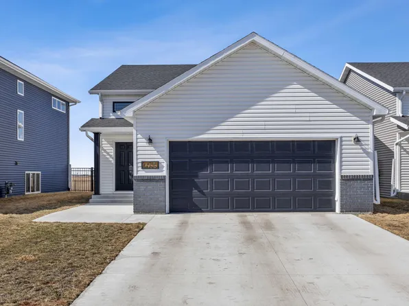 6605 28th St S, Fargo, ND 58104