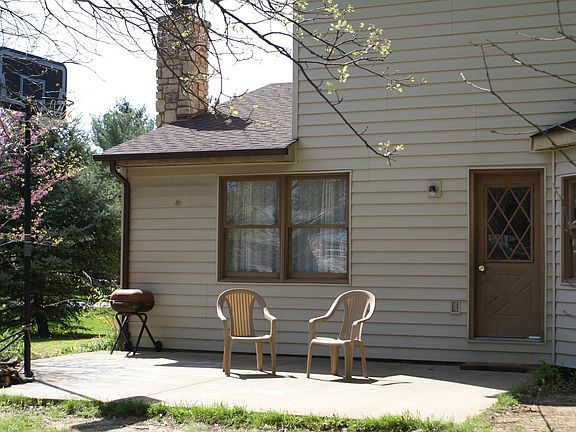 4th image of 12140 Woodstock Ave NW