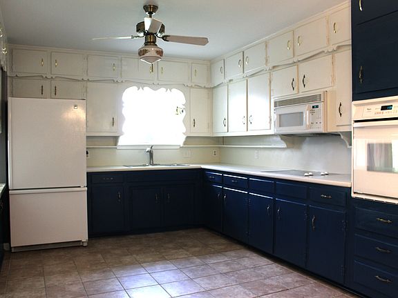 4th image of 5609 Whitman Ave