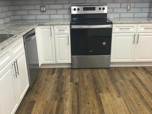 3rd image of 1 Stonehenge Cir APT 2