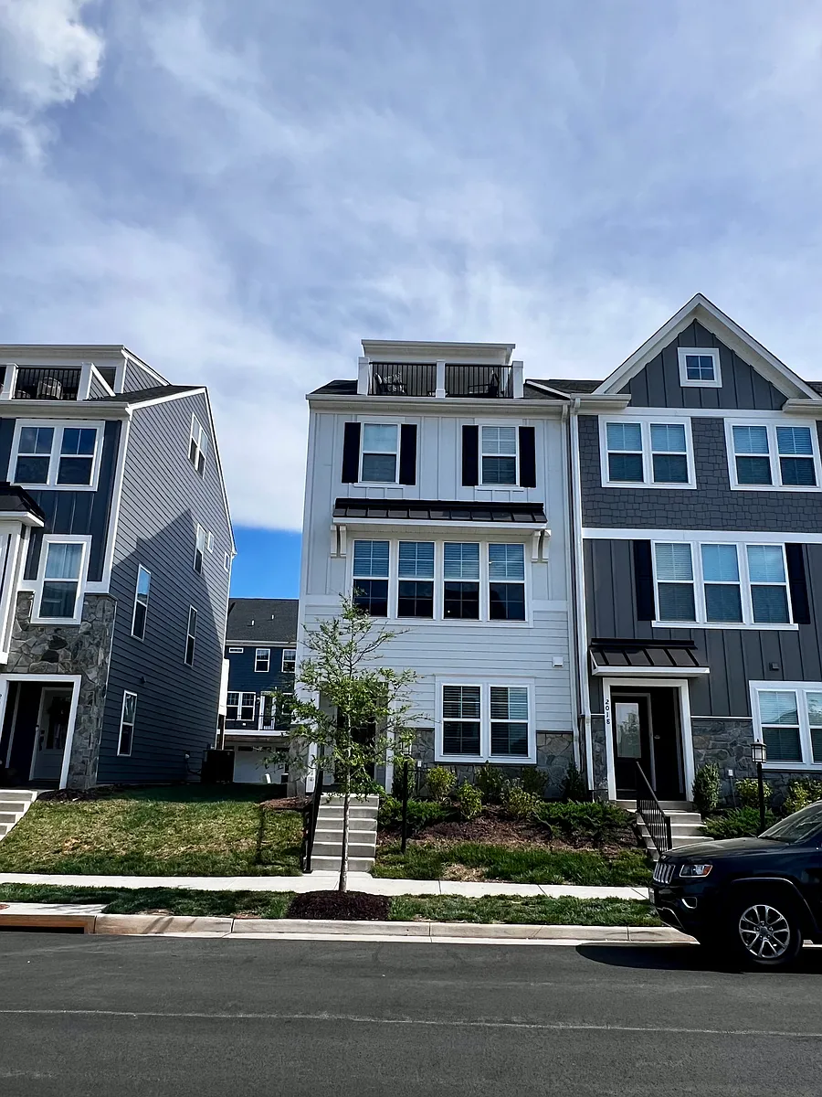 End Unit - 2020 Meyers Way