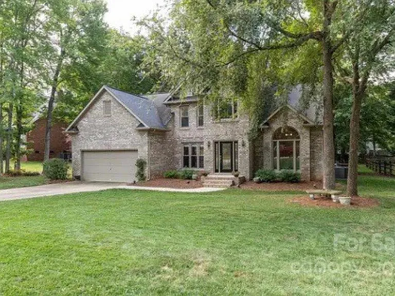 Willowbrook Dr — Photo 2