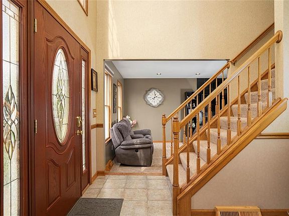2nd image of 15 Thomas Dr