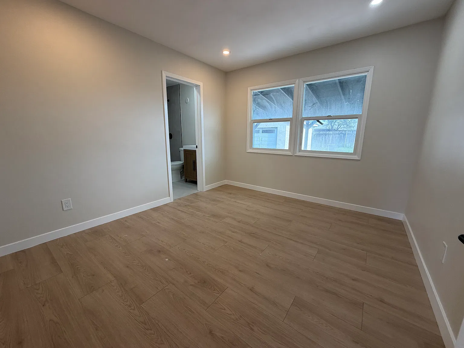 3 bed, 1123 sqft, $4,000 — Photo 1