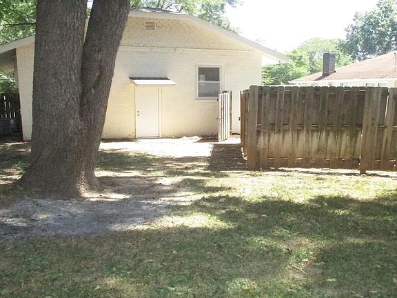 4th image of 1069 S Broadway Ave