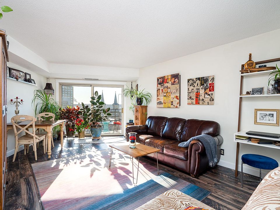 1st image of 26 10th St W Unit 1403