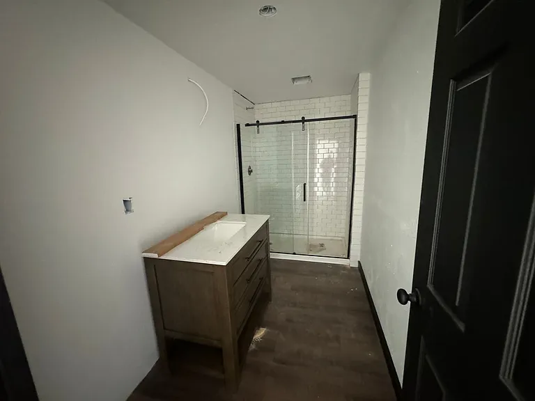 220 NW 9th St — Photo 5