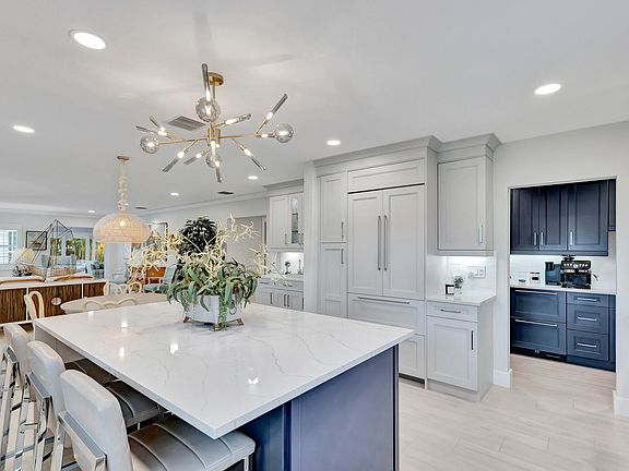 5th image of 1130 N Lakeside Drive