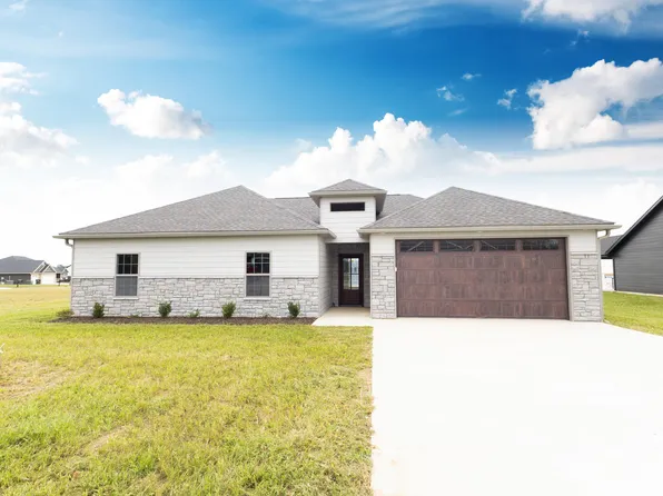 2002 Sterling Dr, Moberly, MO 65270