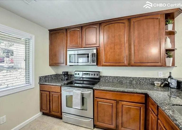 3911 Hills Ct — Photo 11