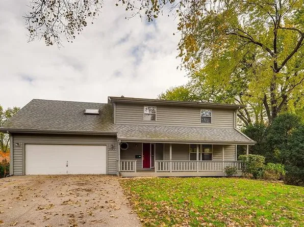 295 Rebecca St, Crystal Lake, IL 60014