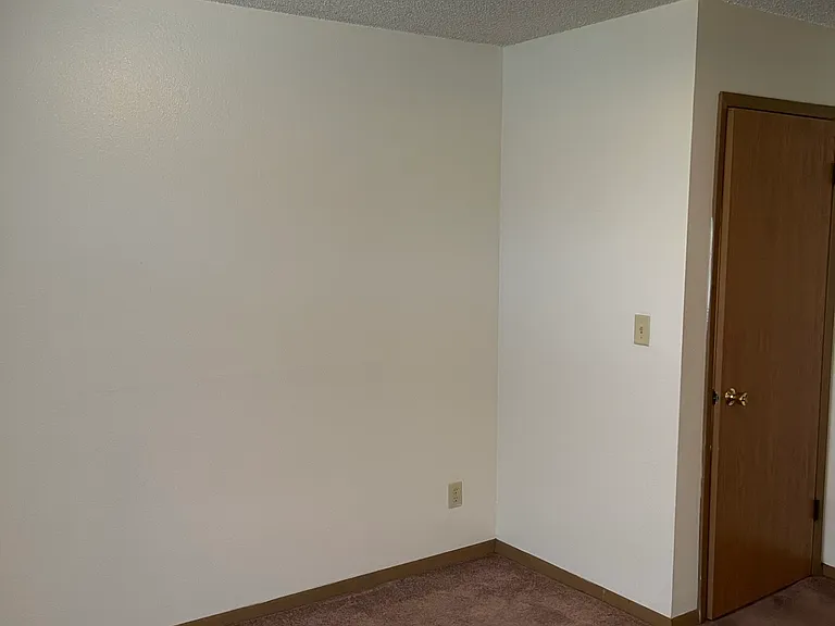 19 E Burlington St #102 — Photo 9