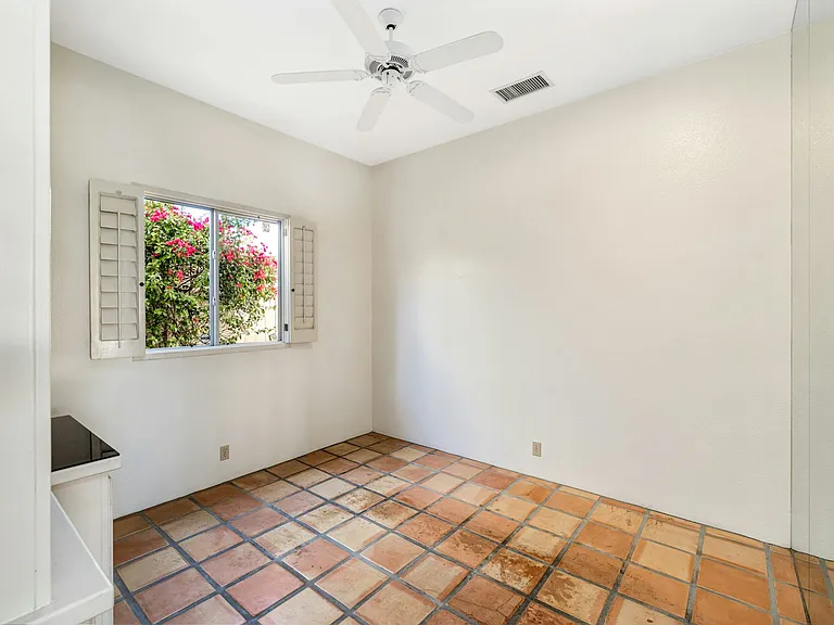 53180 Avenue Madero — Photo 24