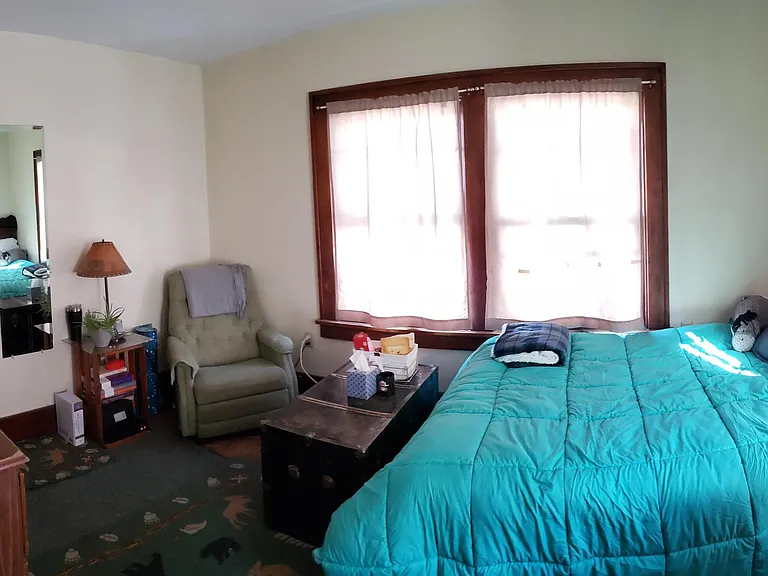 613 E College St #NE — Photo 2
