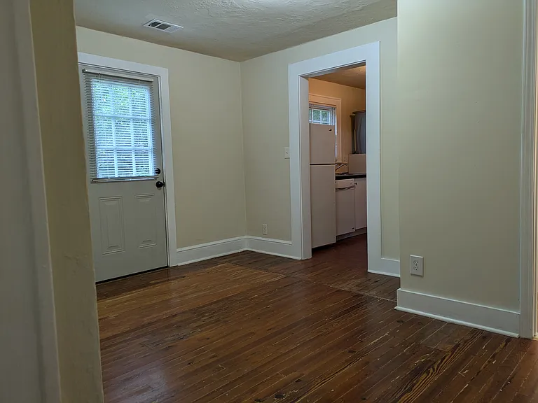 733 Augusta Pl SE — Photo 4