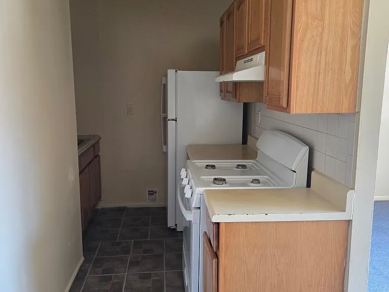 844 Bryant Ave — Photo 4