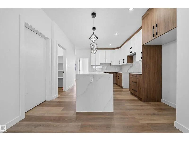 Building Photo - 5213 104a St NW #MAIN