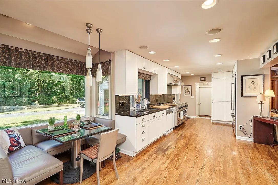 4 bed, 4.5 bath, 3211 sqft, $4,995 — Photo 2