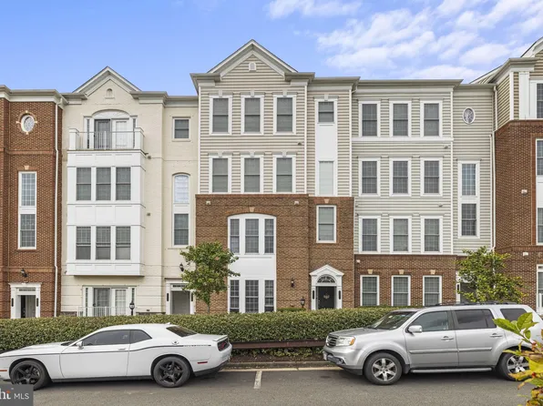 2221 Oberlin Dr, Woodbridge, VA 22191