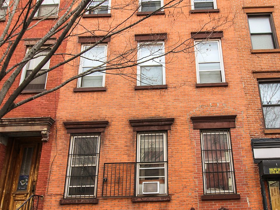 2nd image of 164 N 6th St