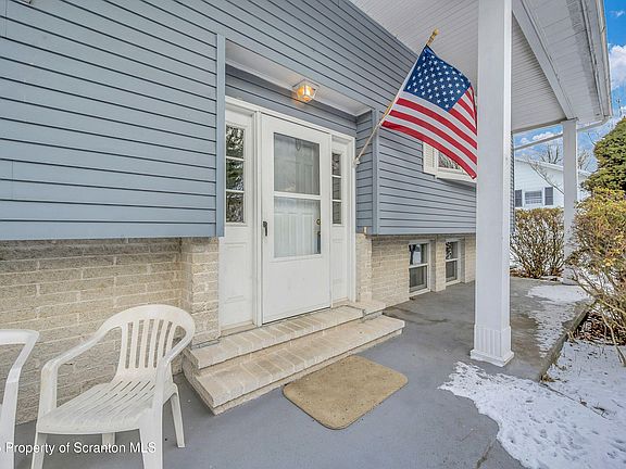 3rd image of 34 White Birch Ln