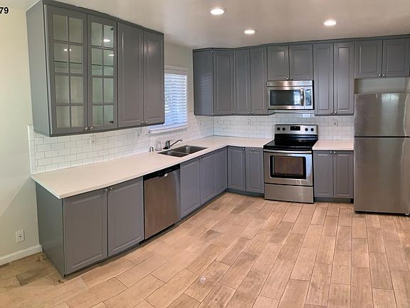 2nd image of 1179-1181 Sherwood Ave