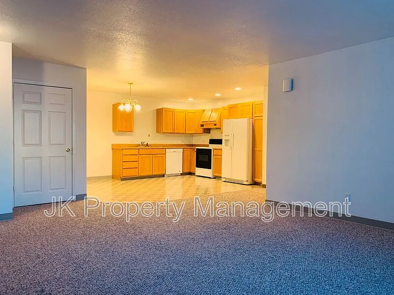 2 bed, 1.0 bath, 1120 sqft, $1,399 — Photo 4